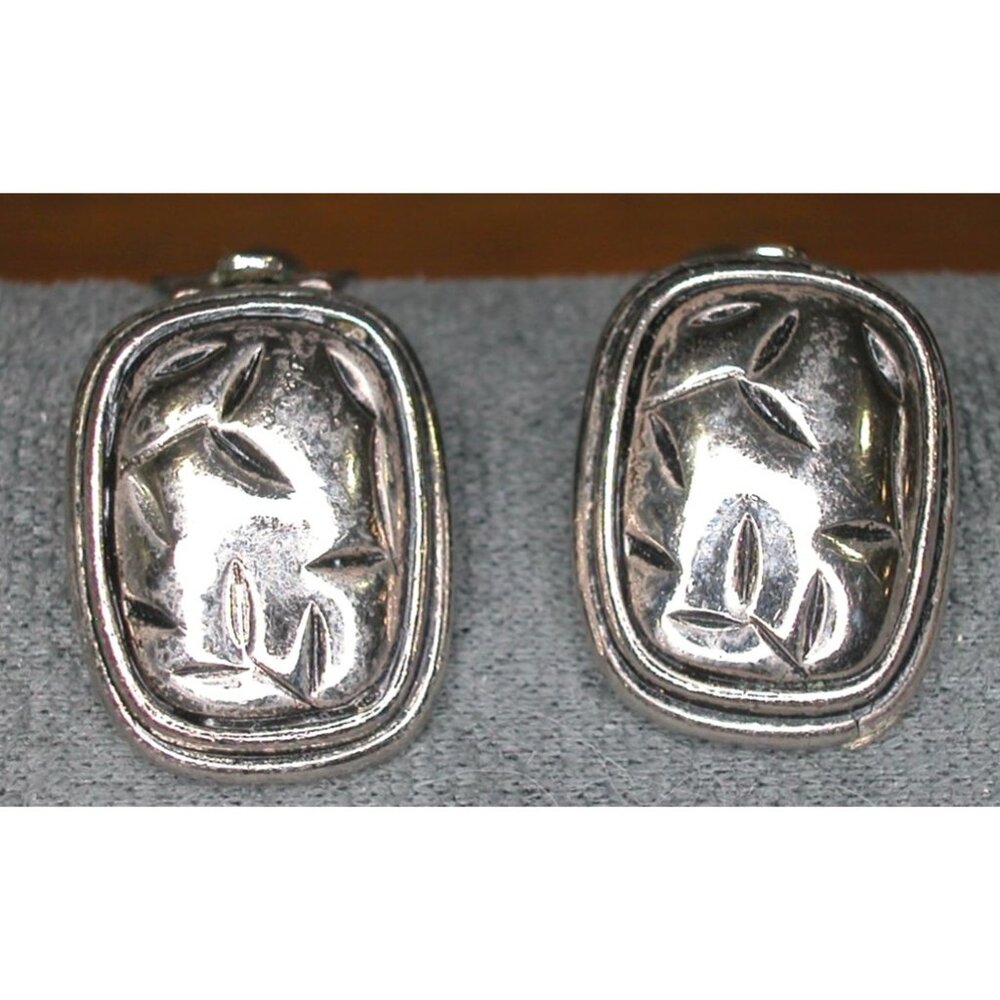 Vintage Silver Tone Earrings 1" x .50" Clip